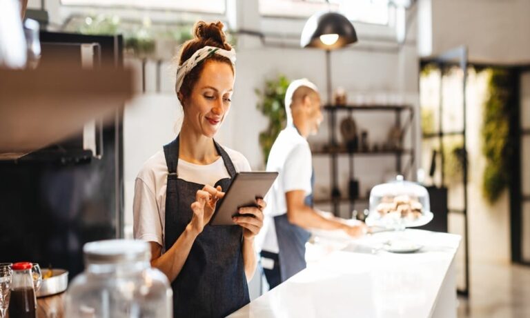 El gobierno lanza el 'Kit Consulting' para ayudar a la digitalización mediante IA de las pymes