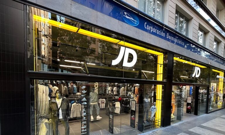 JD sigue su apertura de tiendas