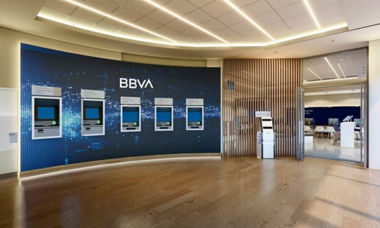 Fiscalía solicita la imputación de BBVA por espionaje en plena negociación para adquirir Sabadell