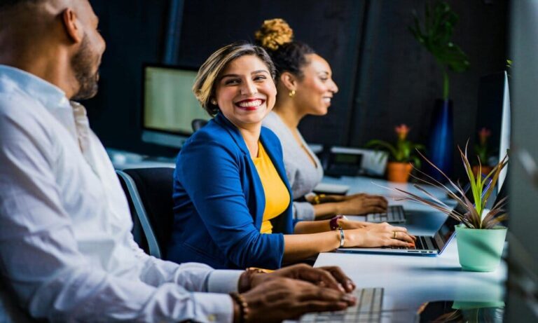 Empresas estadounidenses incrementarán los mandatos de regreso a la oficina en 2025