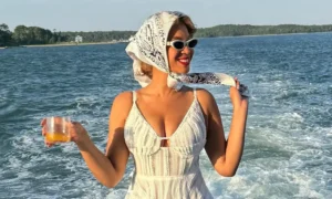Beyoncé apuesta por un vestido de Charo Ruiz para sus vacaciones