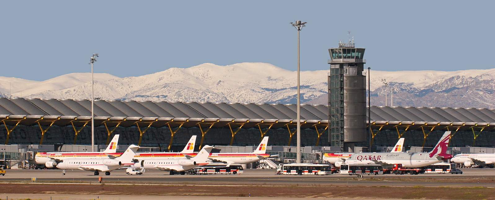 Volotea se desinfla en España por el fracaso de la fusión entre Iberia y Air Europa 2 Aeropuerto de Barajas