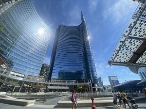 Orcel asegura que la compra de Commerzbank es una opción 1 Sede de Unicredit en Milán