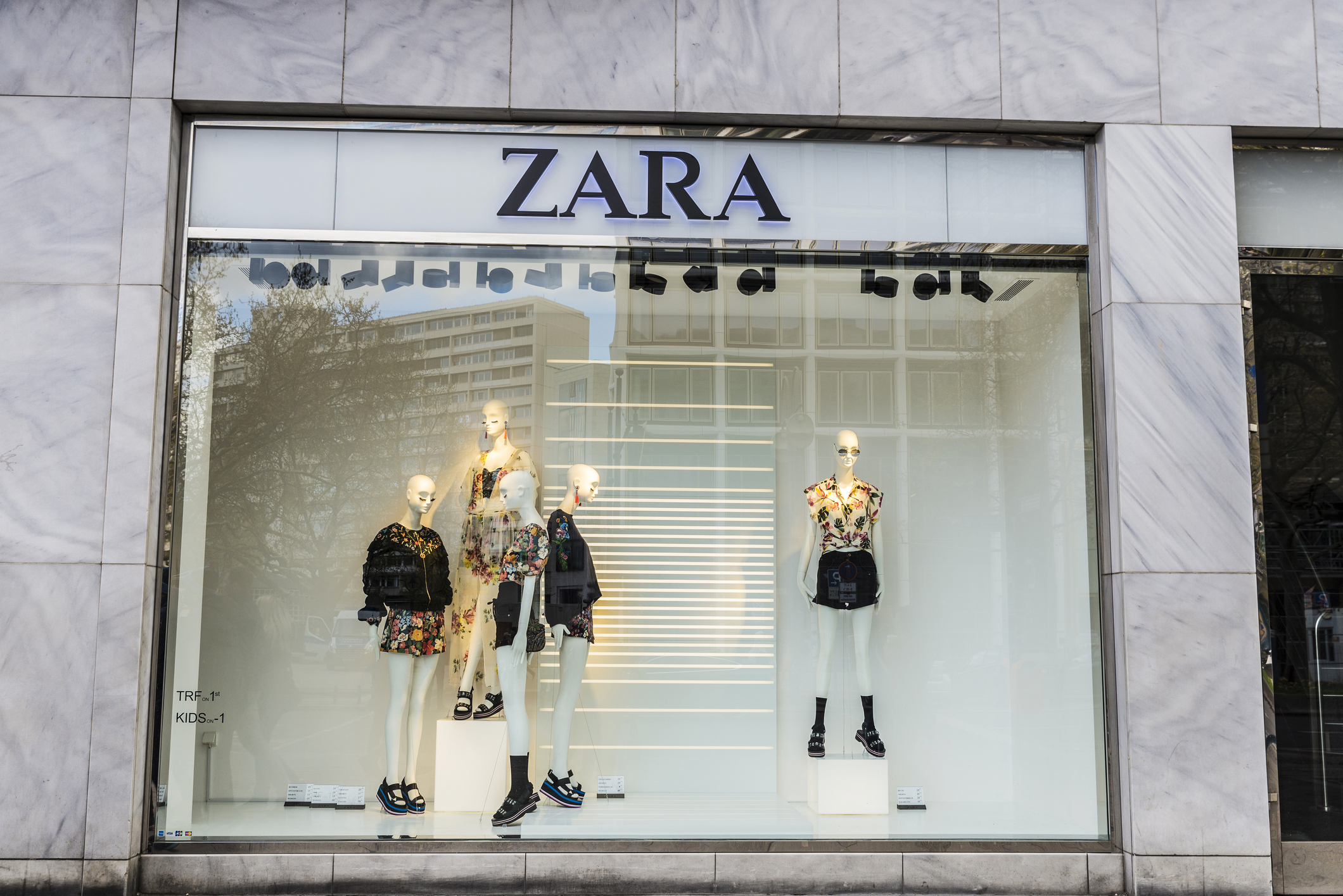 Amancio Ortega completa la mayor transacción inmobiliaria del año en París 1 Zara, la tienda más célebre de Amancio Ortega: Getty Images.