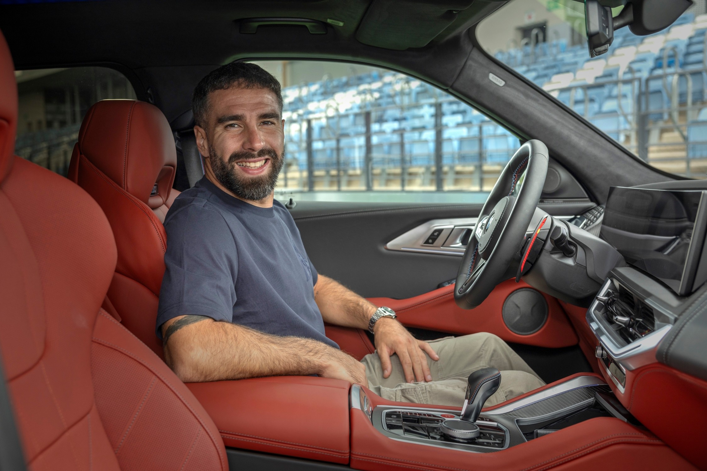 BMW España y Real Madrid inician su tercera temporada con una renovada flota de vehículos electrificados 1 Dani Carvajal con el BMW XM: BMW.