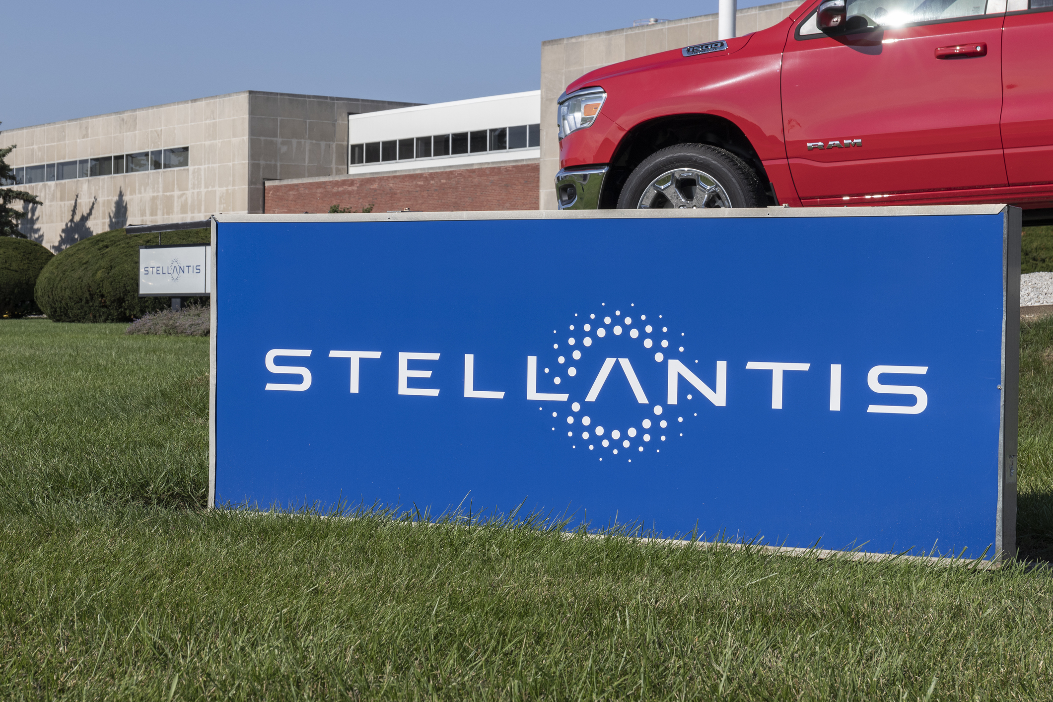 Todo sobre la crisis en Stellantis: Tavares seguirá hasta 2026 para 'salvar los muebles' 1 Stellantis