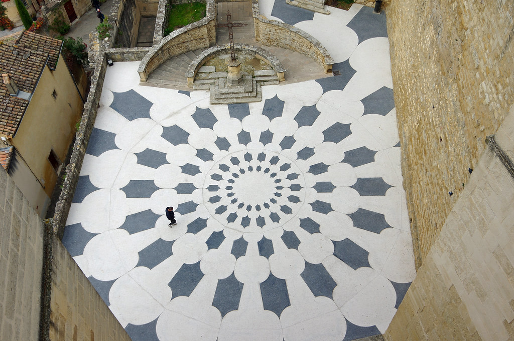   Philippe Decrauzat. Instalación, After D.M., 2018, Grignan (Francia). Copyright Philippe Decrauzat. 