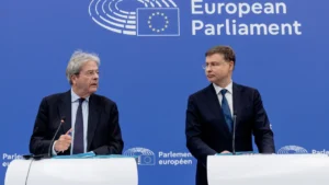 Los comisarios Paolo Gentiloni y Valdis Dombrovskis
