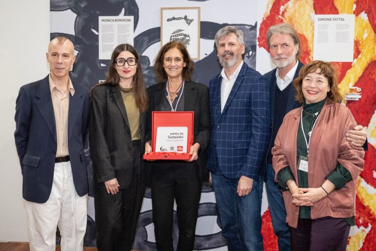 Claudia Pagès junto a Imma Prieto, directora de la Fundación Tàpies; Javier Díaz-Guardiola, crítico de arte de ABC; y Mariano Mayer, curador de arte independiente.