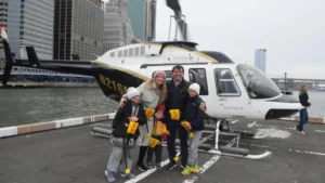 Agustín Escobar junto a su familia