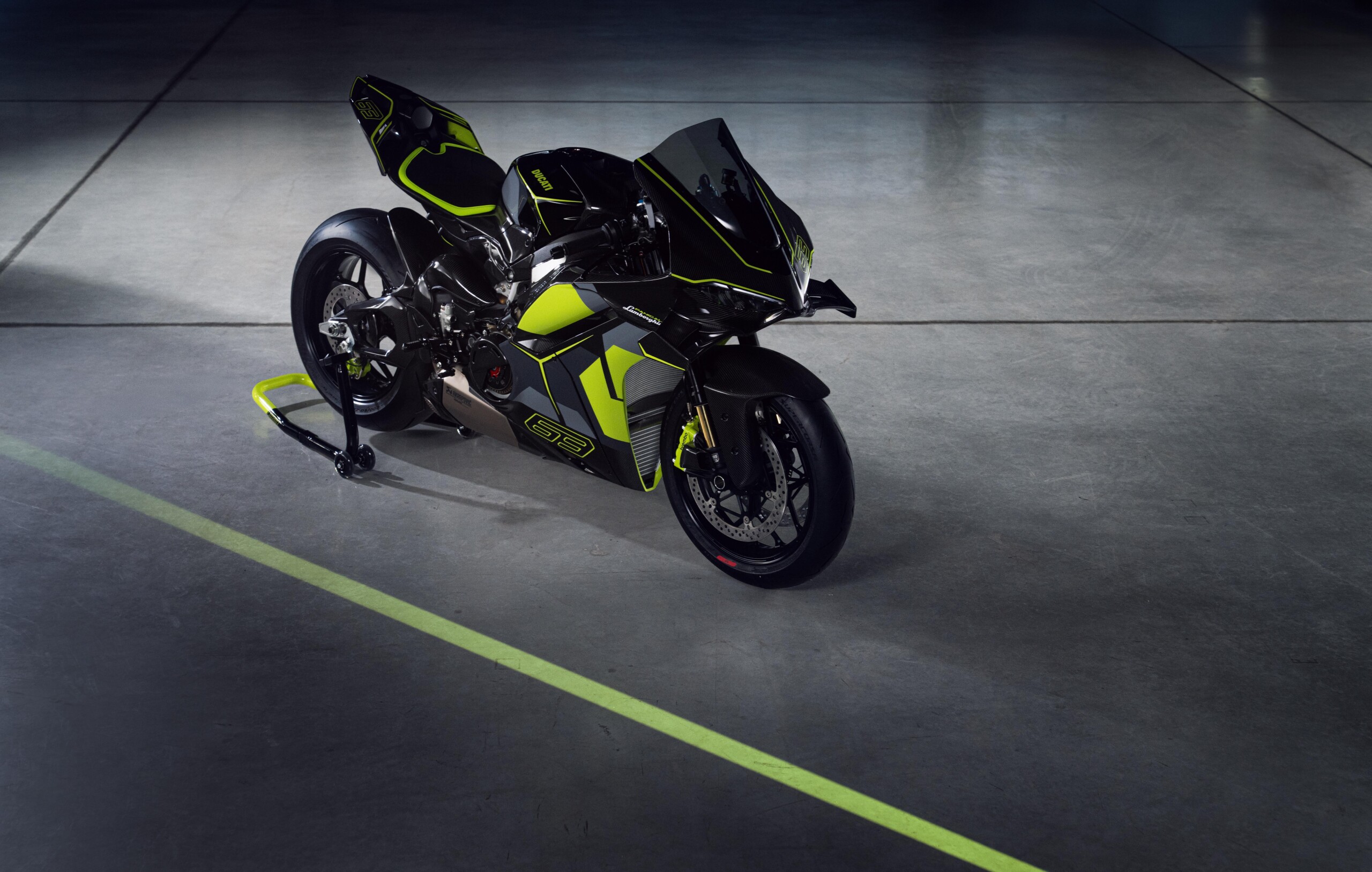 Ducati lanza una nueva moto inspirada en el Lamborghini Revuelto 1 Ducati Panigale V4 Lamborghini