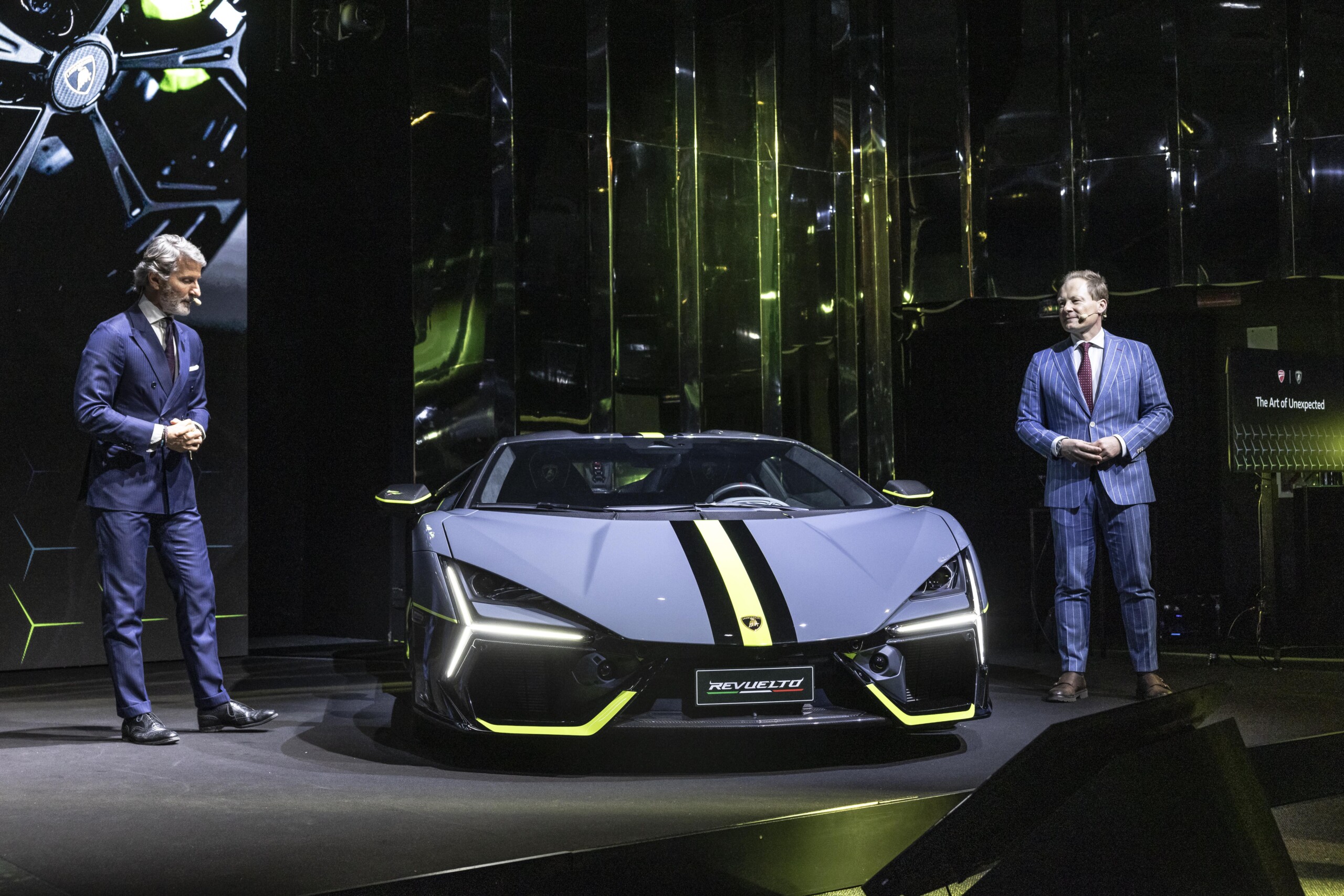 Ducati lanza una nueva moto inspirada en el Lamborghini Revuelto 2 Lamborghini Revuelto