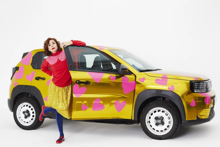 Aghata Ruiz de la Prada viste a un Fiat Grande Panda
