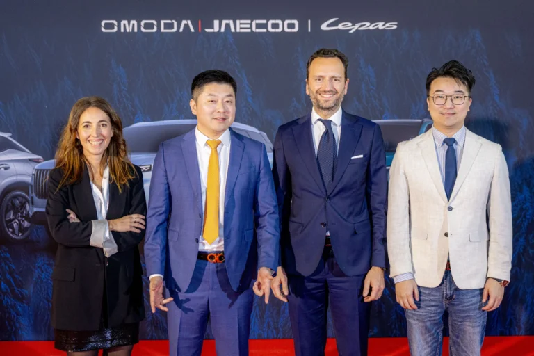 Lucía González, Marketing Omoda y Jaecoo España; Andrew Li, CEO Omoda Motors Iberia; Colonnese; Brian Yu; Lepas España