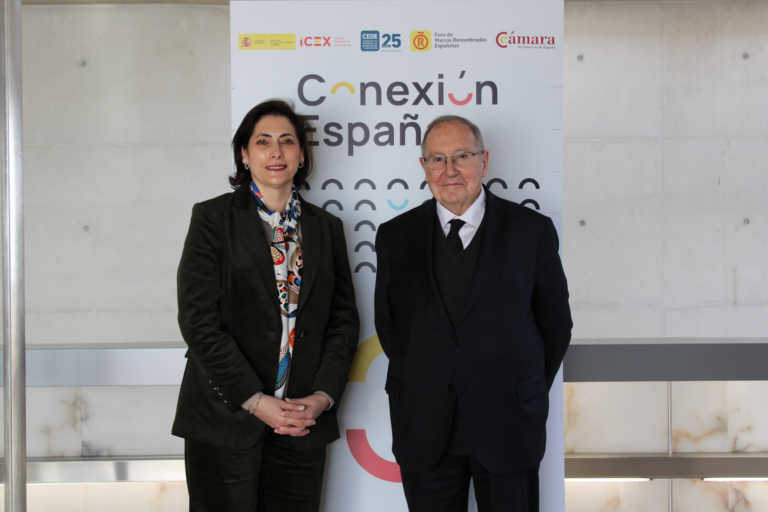María Luisa Martínez Gistau, Pta. Corporate Excellence, Dira. Comunicación y Relaciones Institucionales Caixabank; y José Luis Bonet, Pte. CCE