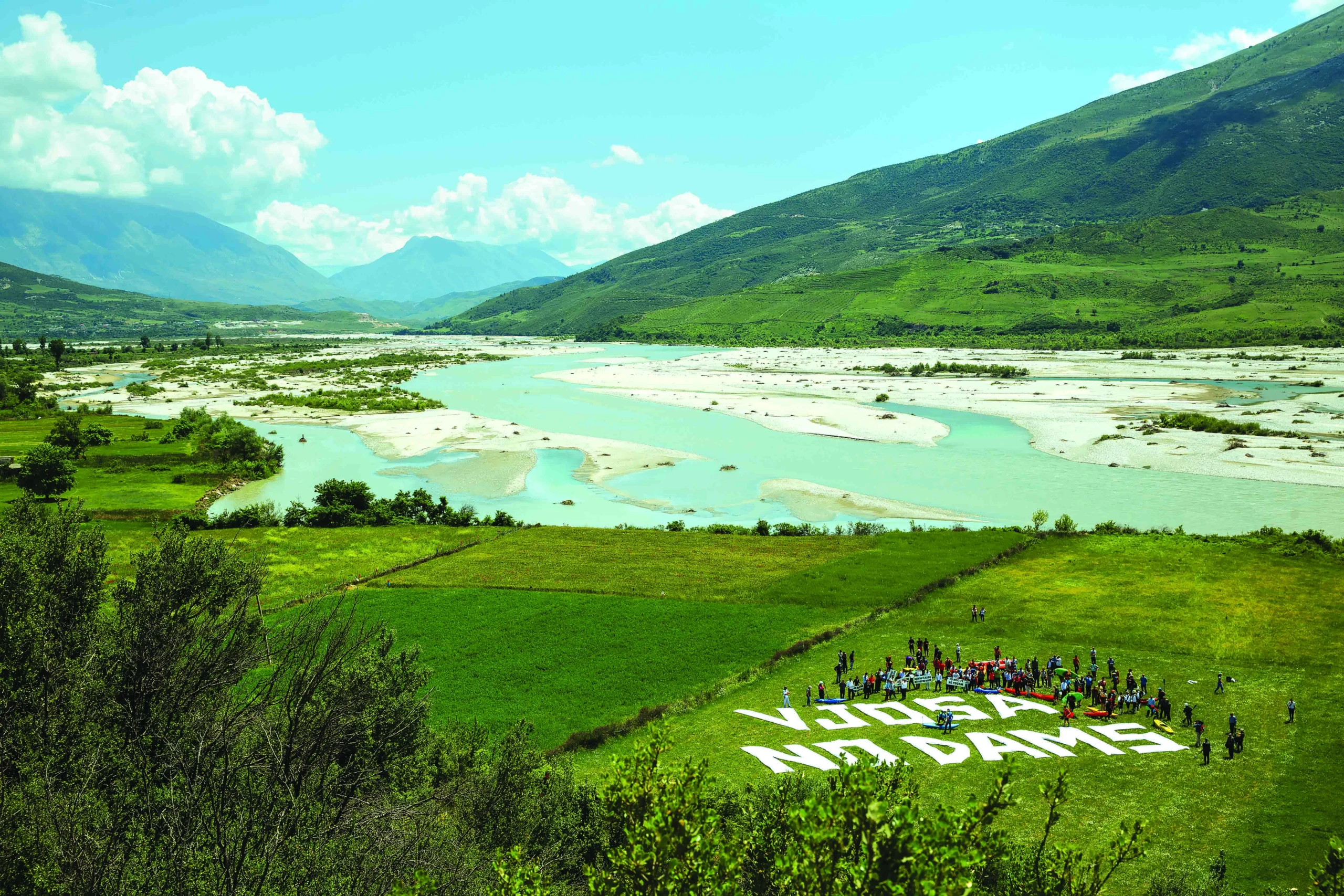 Patagonia: Sin medias tintas 2 El río Vjosa, en Albania, se ha convertido en el último gran río no contaminado de Europa y alberga el primer parque fluvial salvaje del continente, un proyecto de conservación apoyado por el Grupo