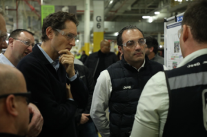 El presidente de Stellantis, John Elkann (izquierda) y el nuevo consejero delegado, Antonio Filosa