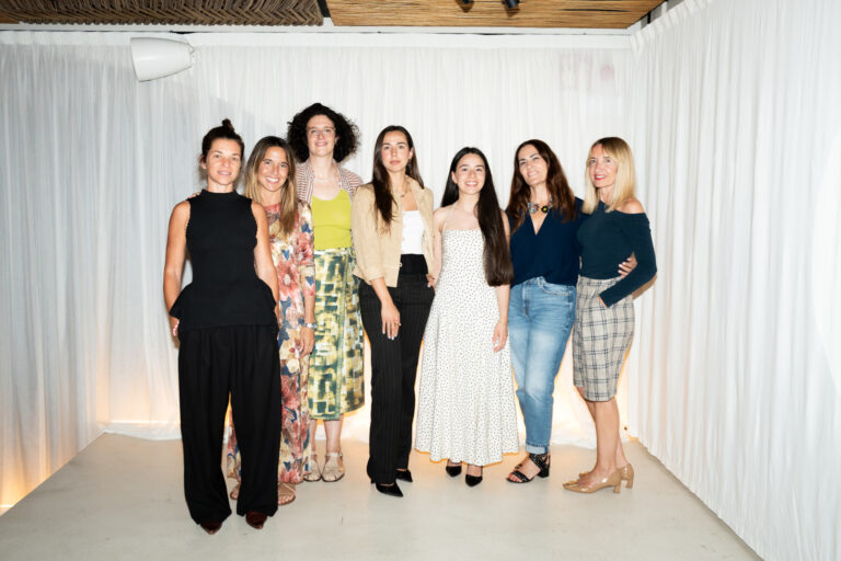 Foto de familia de la segunda edición de (In)visibles de Juno House