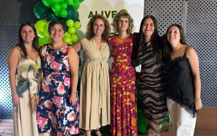 Gema Lloret y el equipo de ALIVE Comunicación